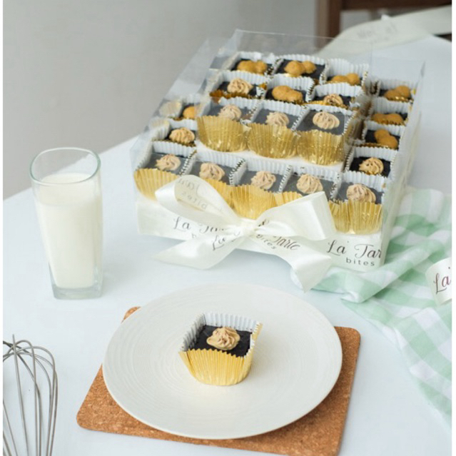

[PO] Cake Potong Chocolate | Kue Potong Chocolate | Cake Tower Hampers Lebaran | Kue Potong Tower Hampers Lebaran