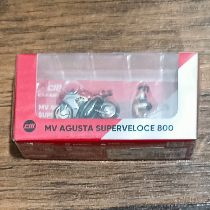 CM Model MV AGUSTA SUPERVELOCE 800 Segel Figure bisa di jual terpisah