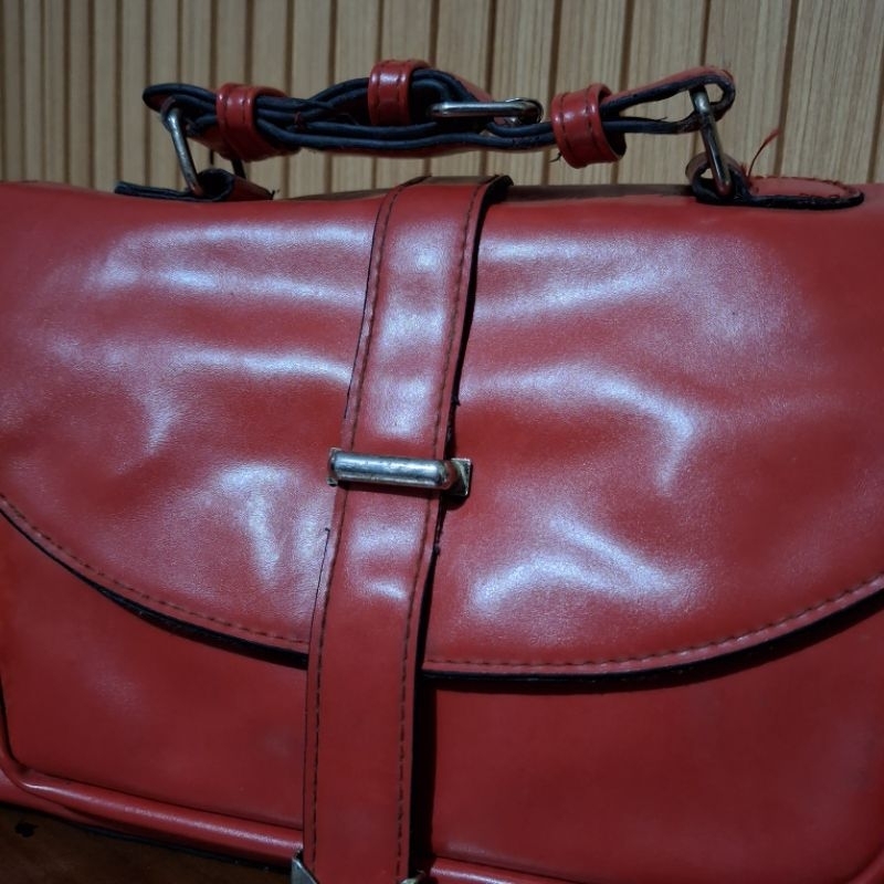 tas kulit sintetis warna Merah cabe PRELOVED