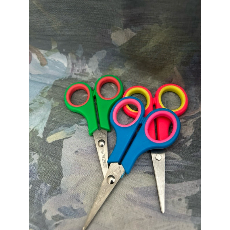 

gunting kertas warna warni bahan stainles safari brand SF SSS