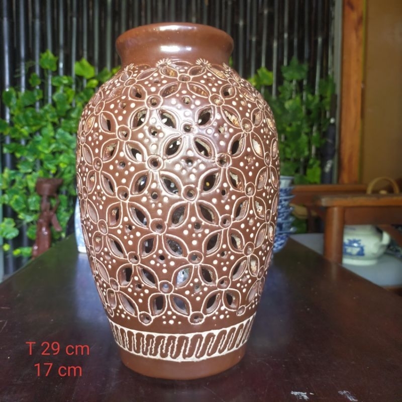 guci antik bahan porselen