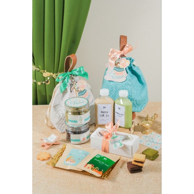 

Hampers Lebaran Tas Cookies Kue Kering Kurma Milk Tea