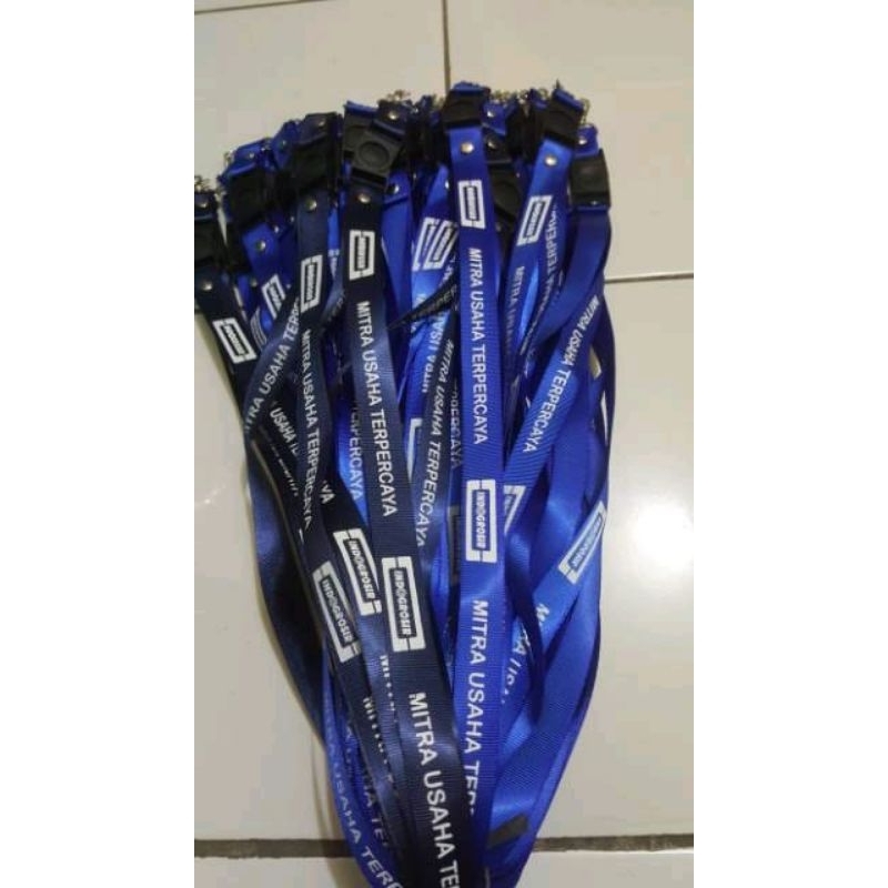 

tali 2cm sablon 1sisi 1warna kait stoper