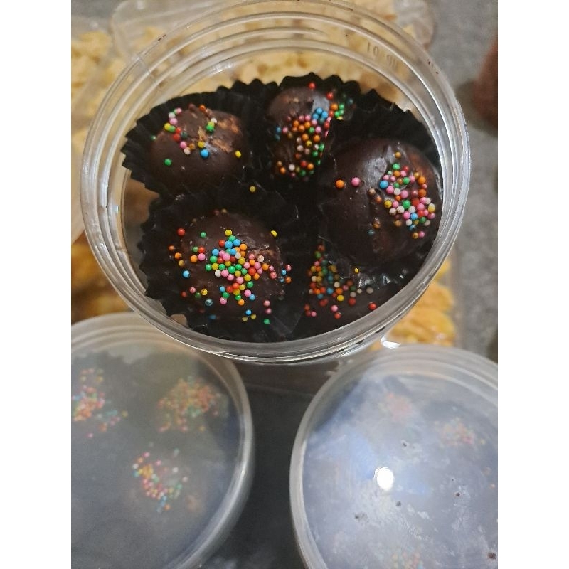 

Kue balut coklat