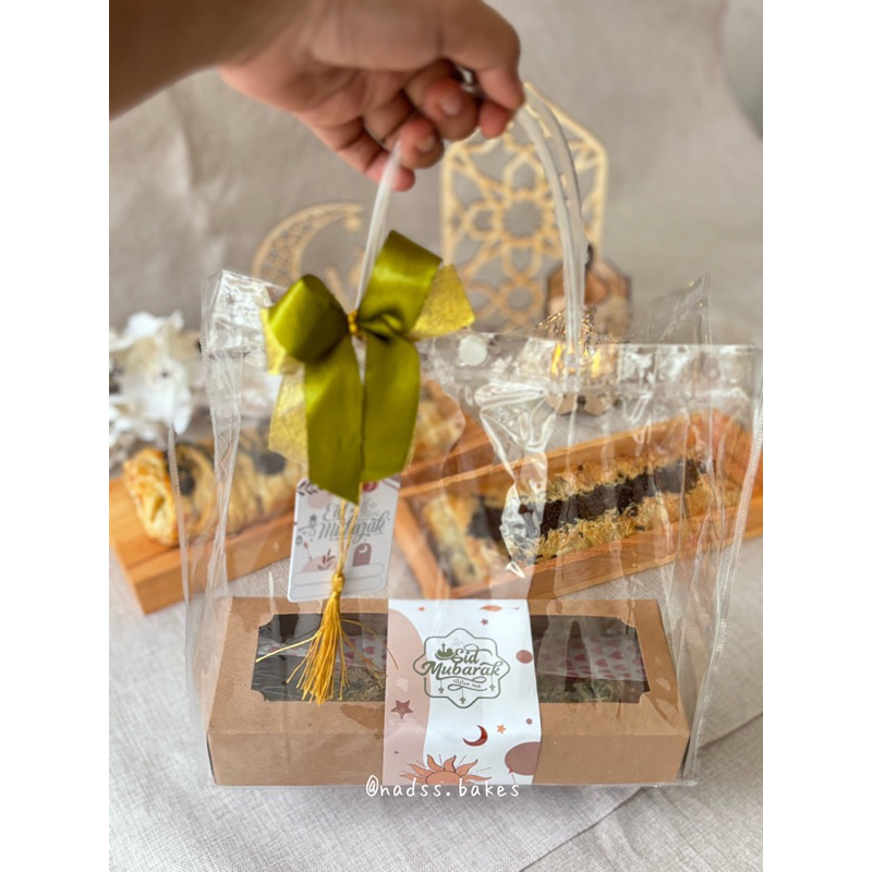 

Hampers Lebaran Strudel Chocban pizaa Chocolte pistachio coklat dubai