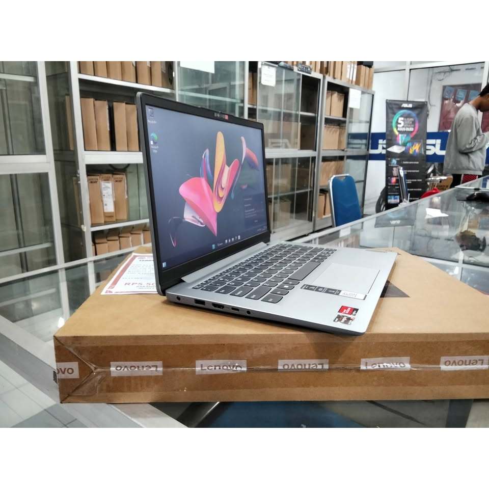 Laptop Baru Lenovo SLIM 1 RYZEN 3 Gen 7 RAM 8gb SSD 256gb 14" FHD