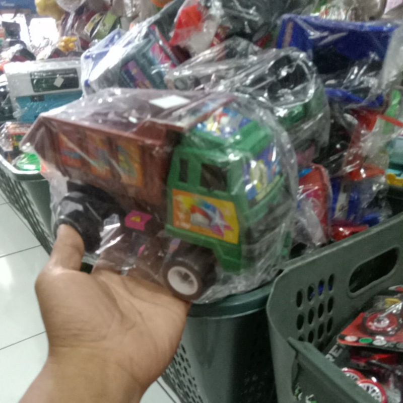 Mainan Mobil truk bak pasir kecil