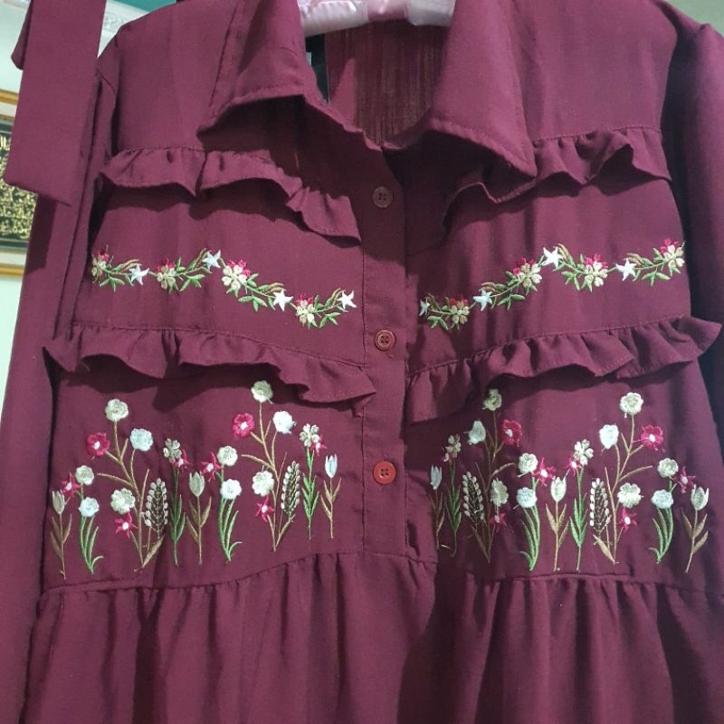 Midi dress bordir Meijiewang warna burgundy/maroon