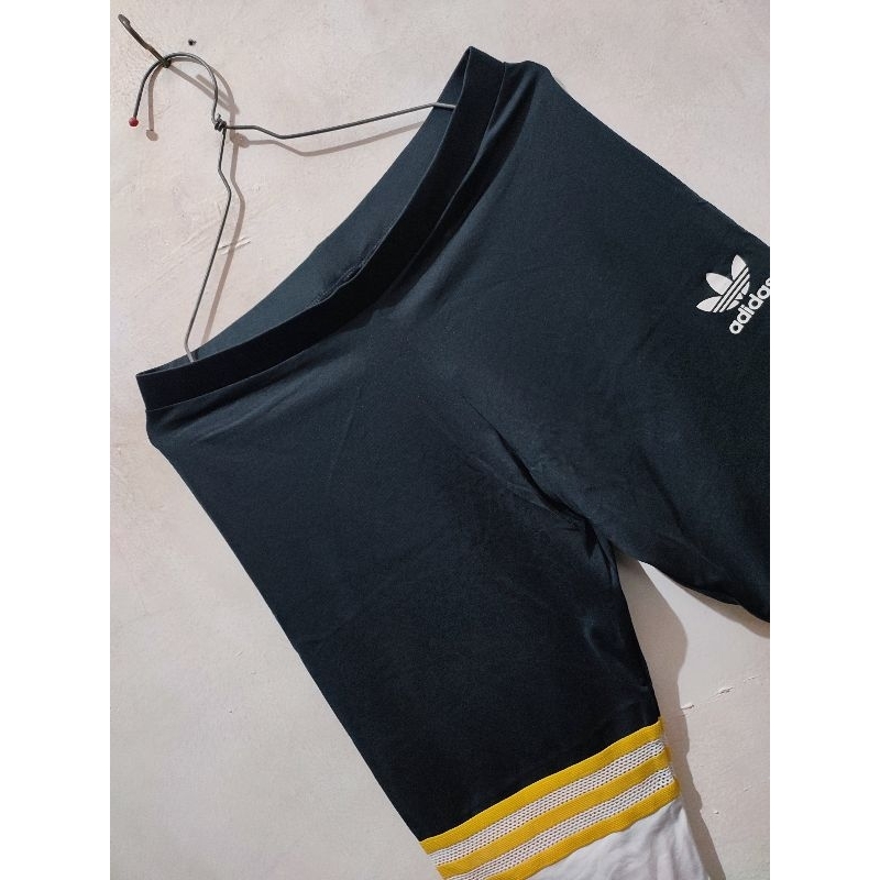 Legging Sport Adidas Trefoil By Rita Ora Hitam Pendek 3/4