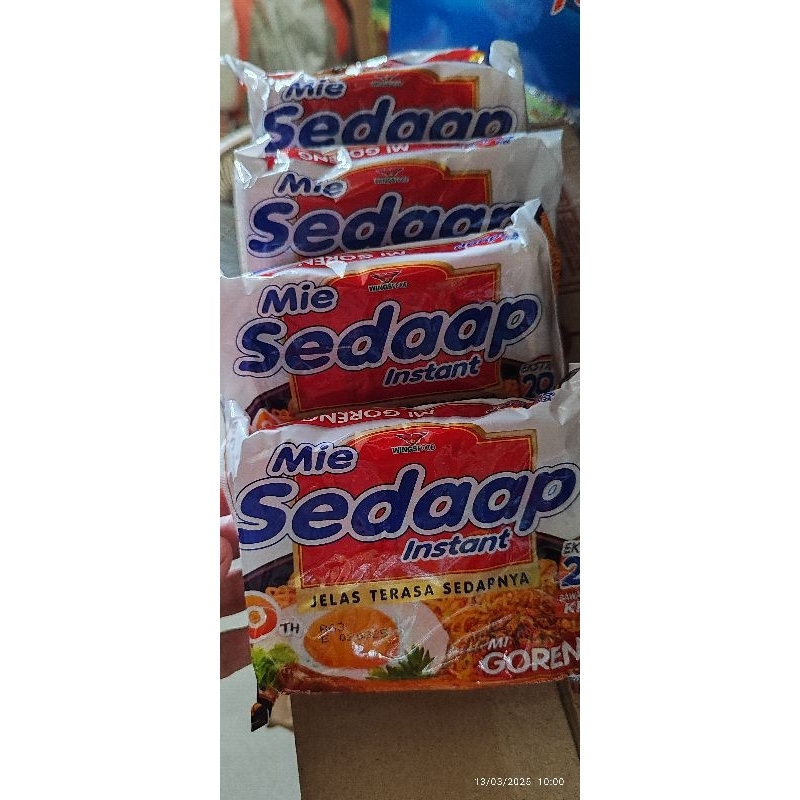

mie sedaap goreng, kari kental, soto. harga per 5pcs