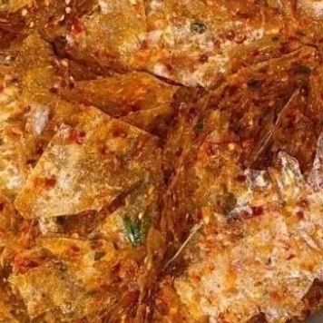 

keripik kaca pedas daunjeruk / keripik / cemilan pedas bandung