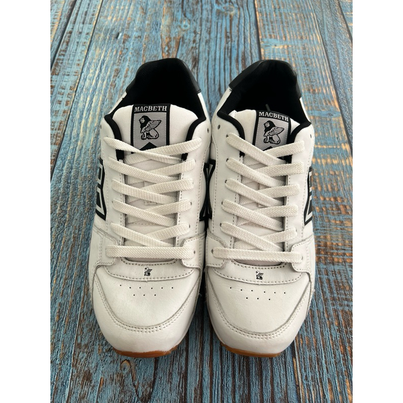 Sepatu Macbeth Chamberlain Putih size 9 Official Merchandise