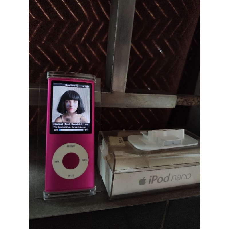 Apple iPod Nano 4th pink 16gb and box