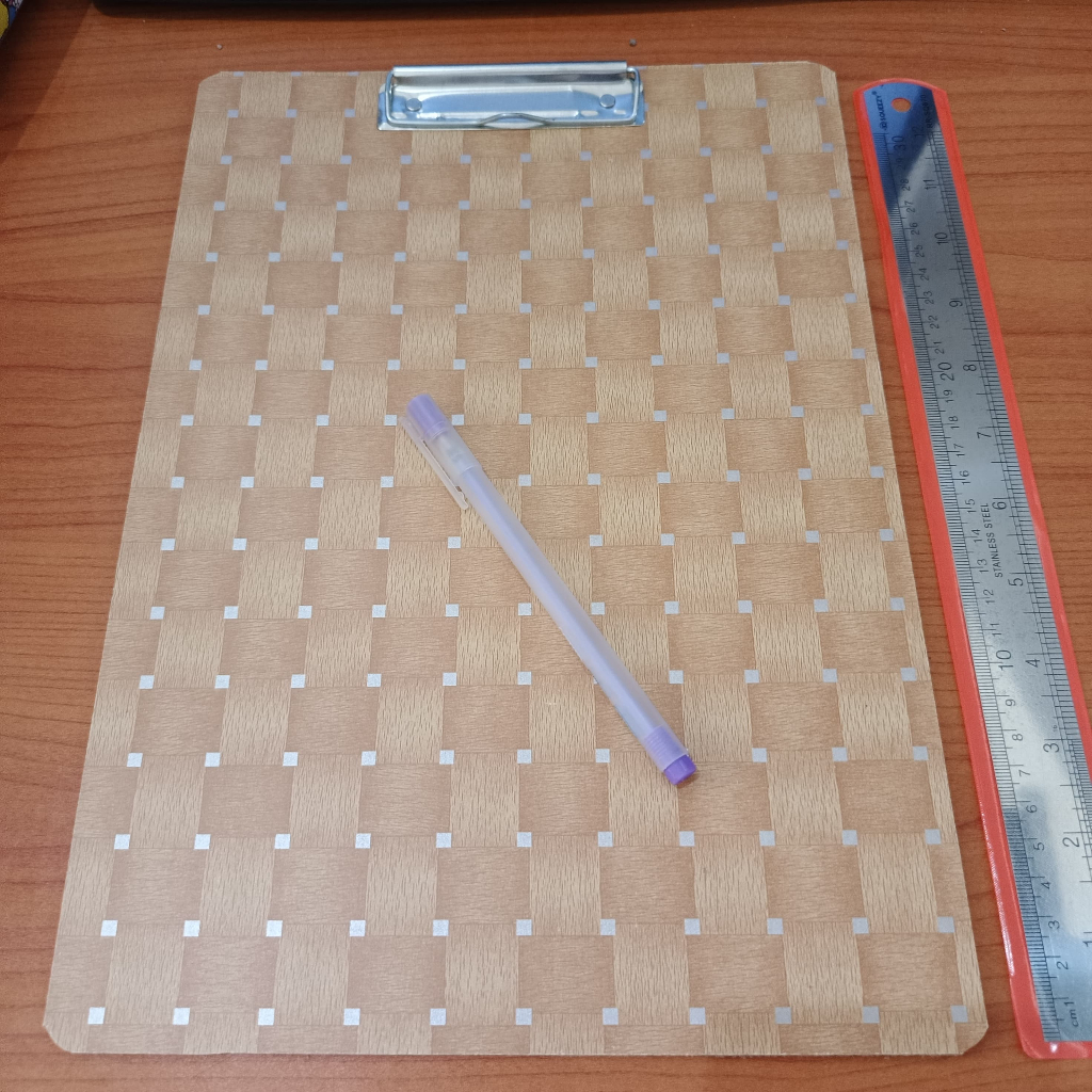 

Papan jalan / Clipboard / Papan Ujian / Papan dada Kayu Uk folio [24cm x 34cm]