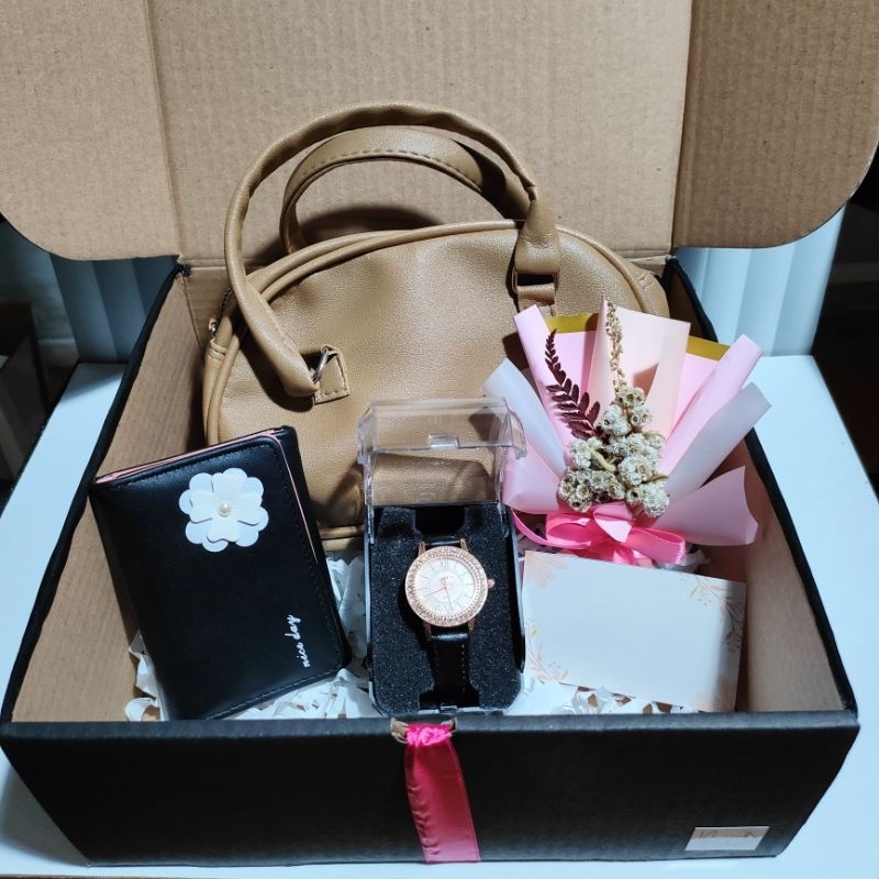 READY / Kado ulang tahun cewek / hampers tas dompet jam tangan / kado anniversary / hadiah ulang tah