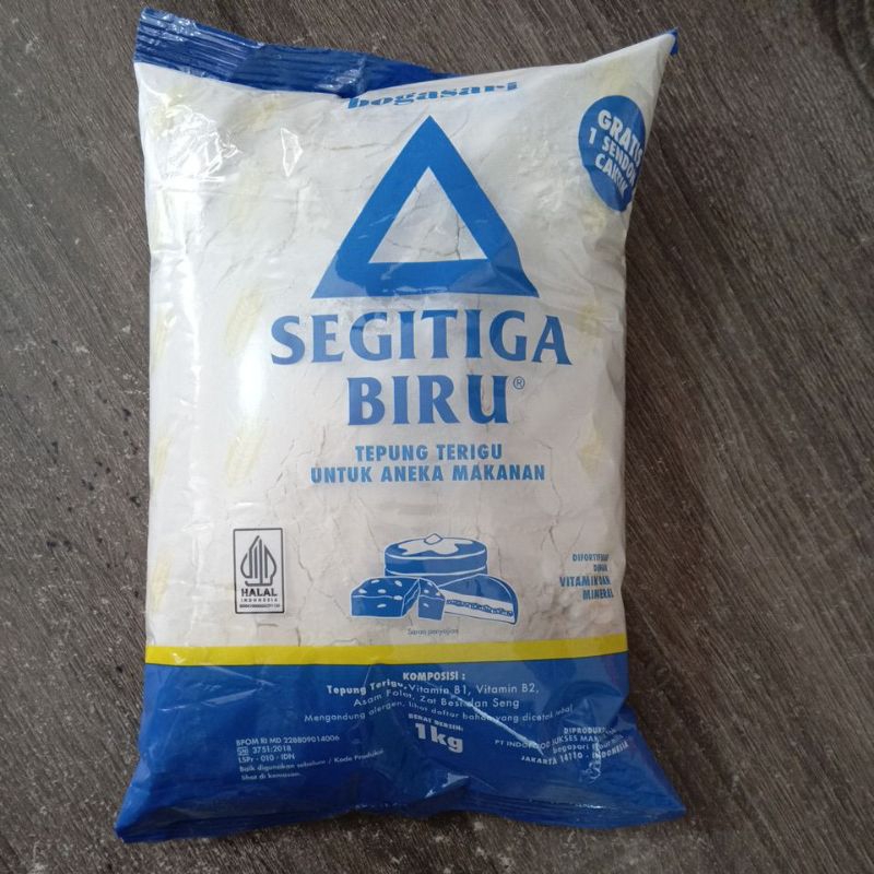 

TEPUNG TERIGU SEGITIGA BIRU 1 KG