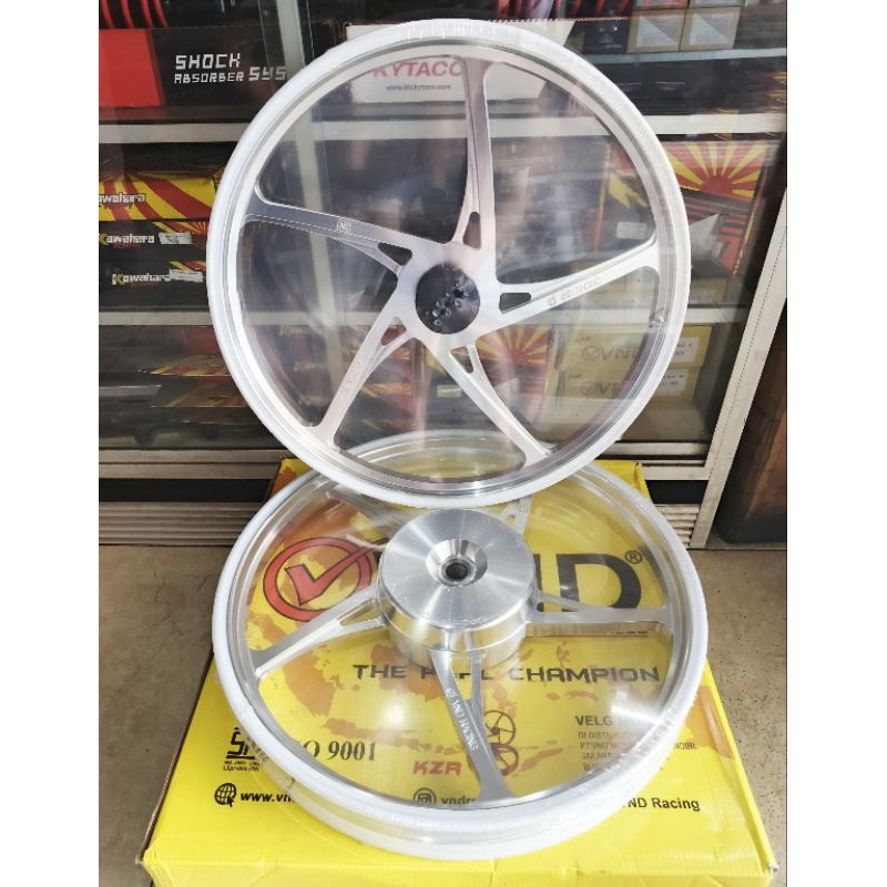 Velg VND KZR Beat 140/160-17 Silver