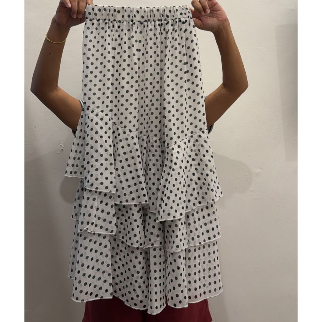 PRELOVED Rok Polkadot Putih dengan Ruffle / MAXI SKIRT WHITE / ROK PANJANG TUTUL