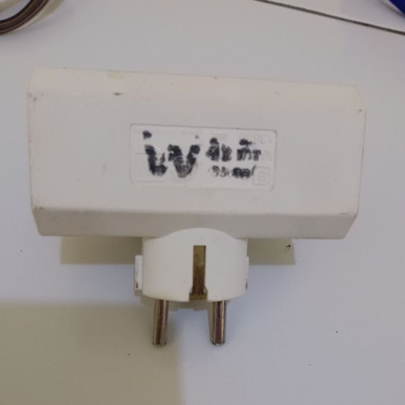 COLOKAN LISTRIK 3 LUBANG