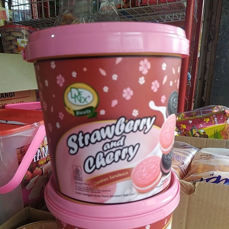 

Biskuit Strawberry and Cherry