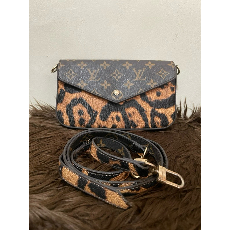 LV elpong Monogram Animal Print Pochette Felicie Amplop Leopard