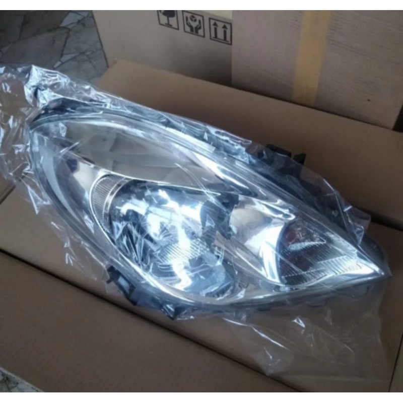 Headlamp lampu depan Nissan almera original