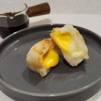 

Pempek Keju Mozamelt I Pempek Bekuku I Pempek Premium 100% ikan tenggiri fresh