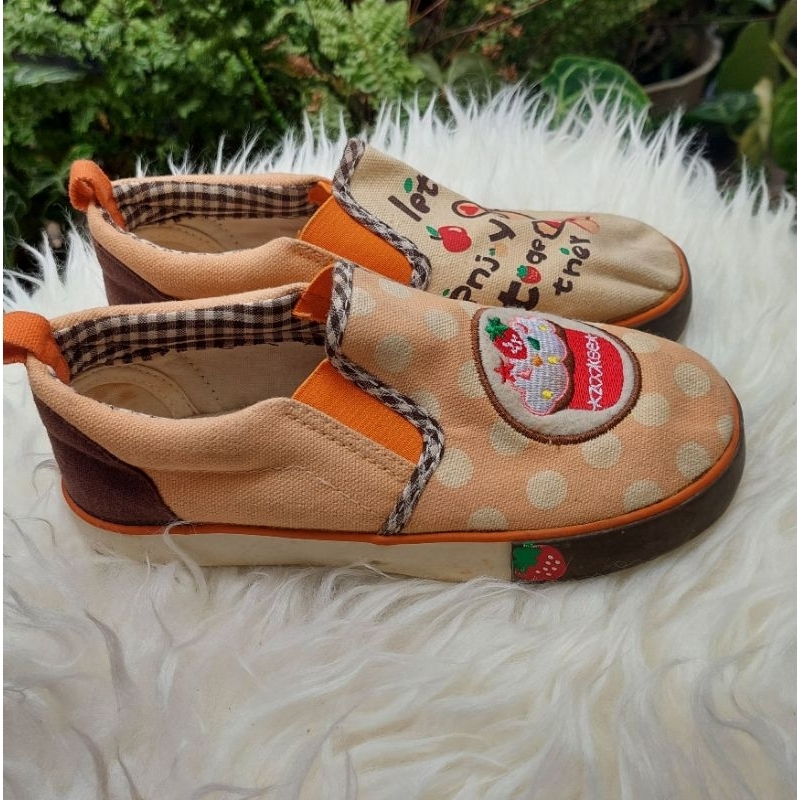 PL sepatu anak import