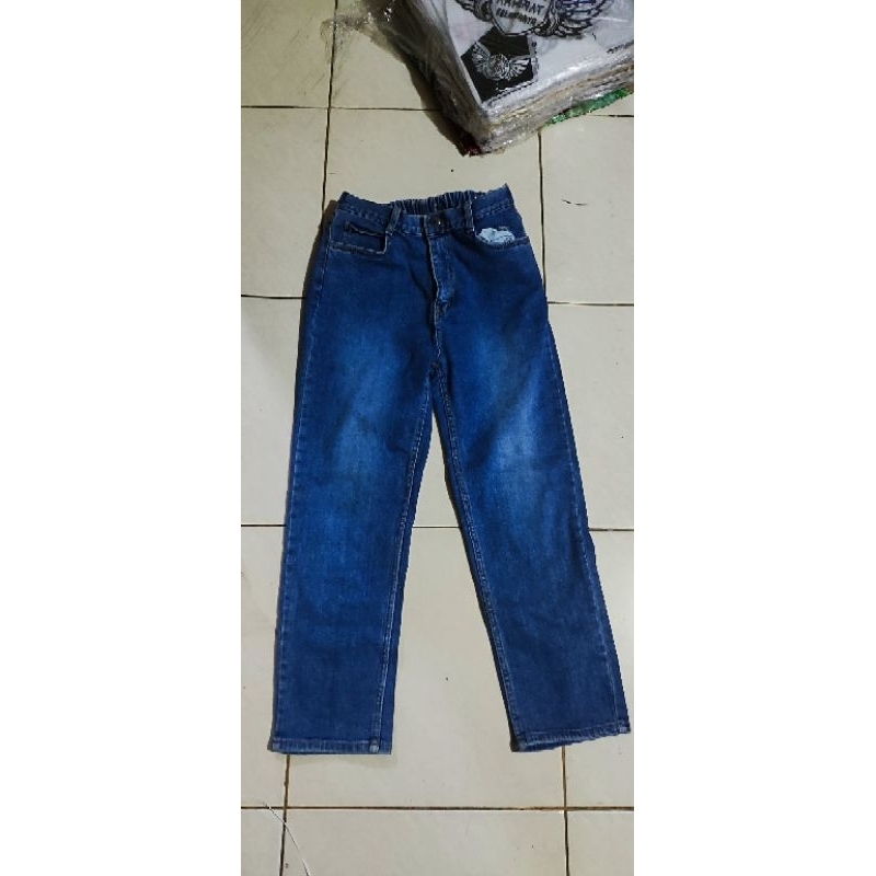 Celana Levis Wanita