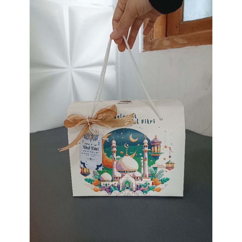 

Hampers Idul Fitri Lebaran Mubarok by @radentabakery.id