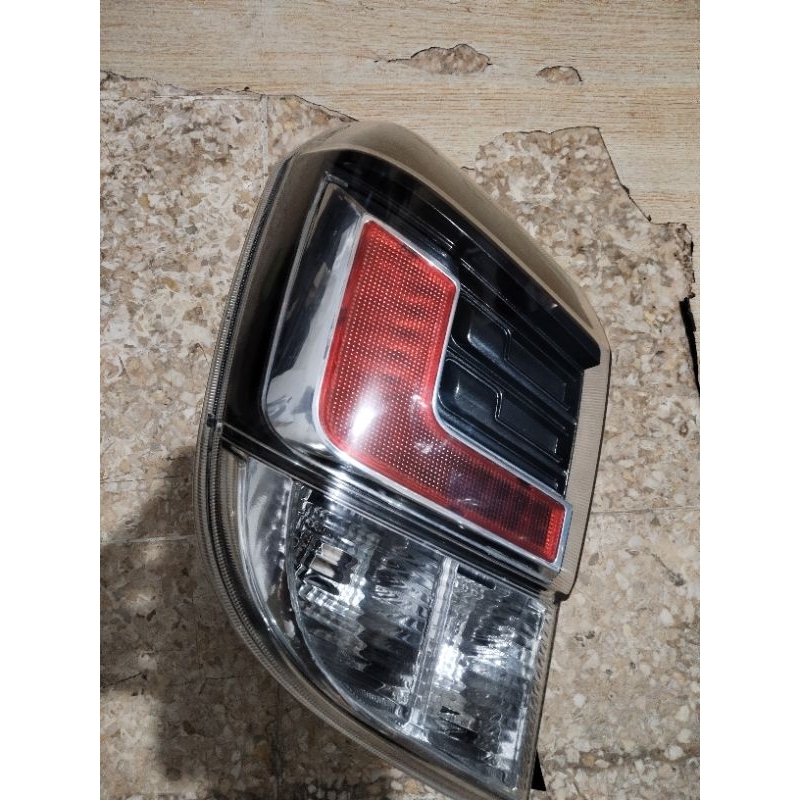 Lampu belakang agya 2018 original