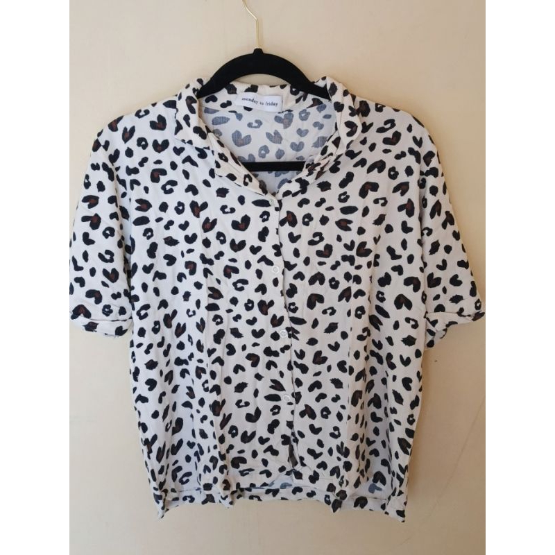 PRELOVED KEMEJA WANITA MOTIF LEOPARD, ATASAN WANITA