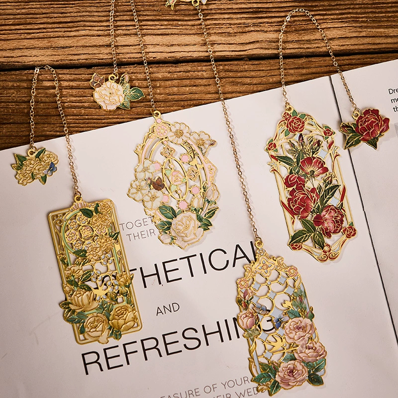 

Pembatas Buku Logam / Bookmark metal / Penanda Buku Indah Bunga Berongga (Flower Series Bookmark))