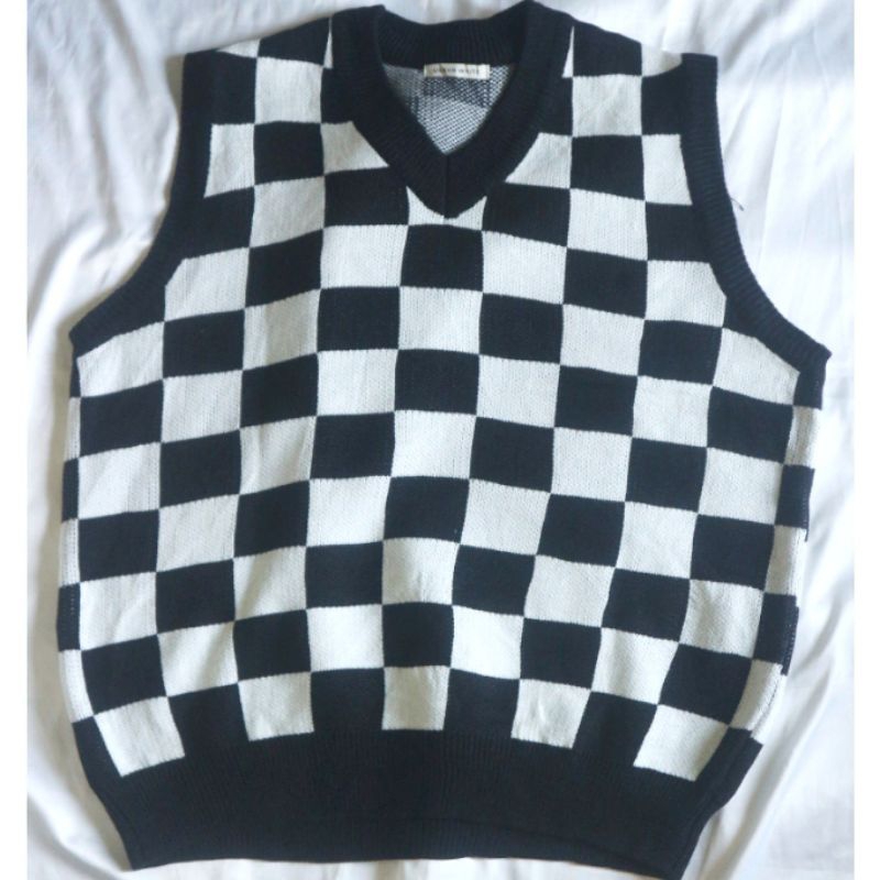 URBAN WHITE Vest Rompi Unisex Catur Hitam Putih Tebal Knitwear Sweater Sweatshirt Crewneck Rajut Woo