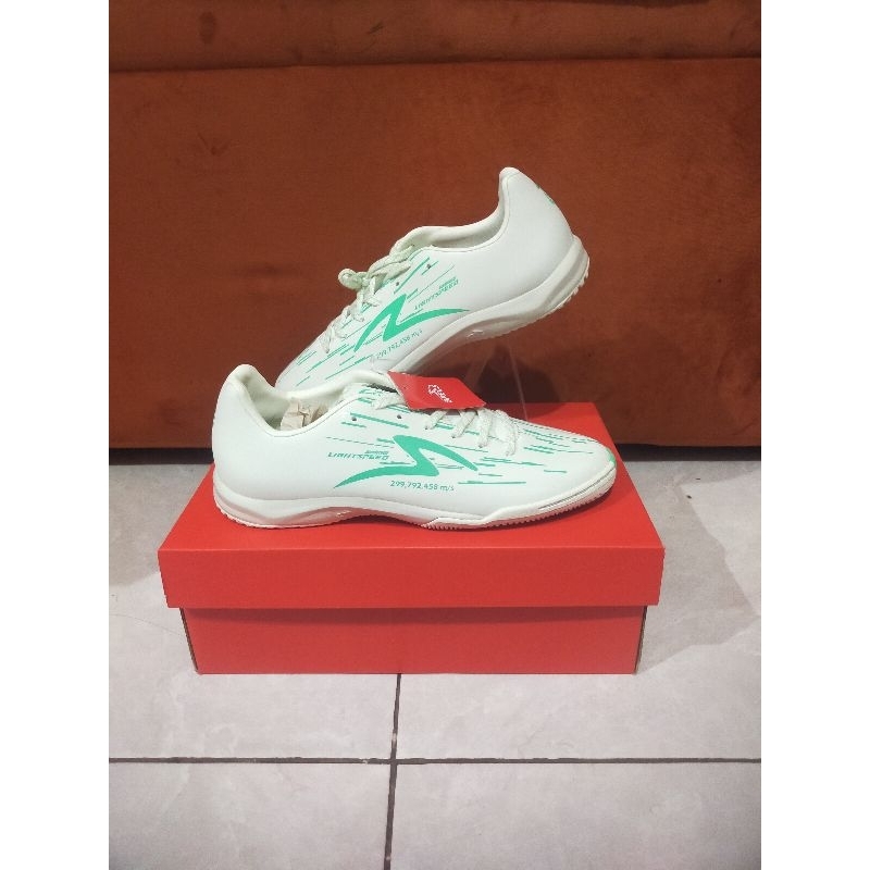 sepatu futsal ls reborn