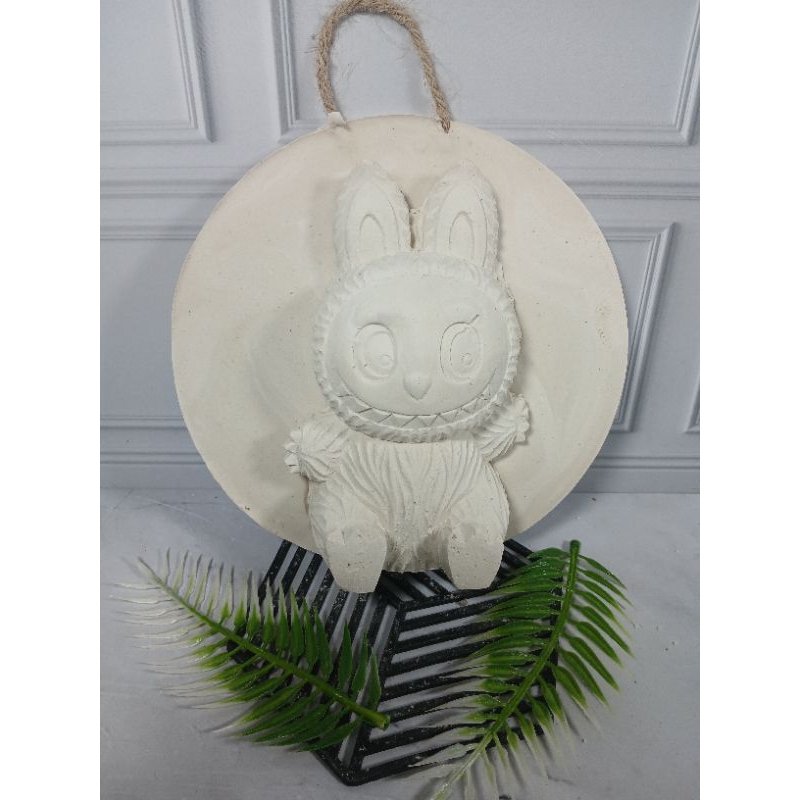 hiasan dinding gypsum karakter 3D labubu