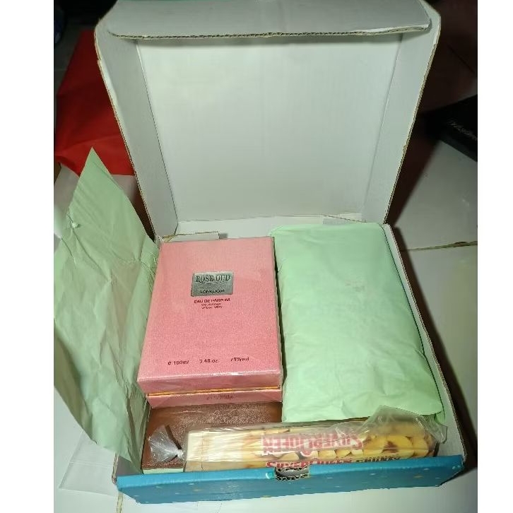 

Hampers untuk Orang Spesial Berbagai Macam Variasi Produk diusahakan sesuai Request