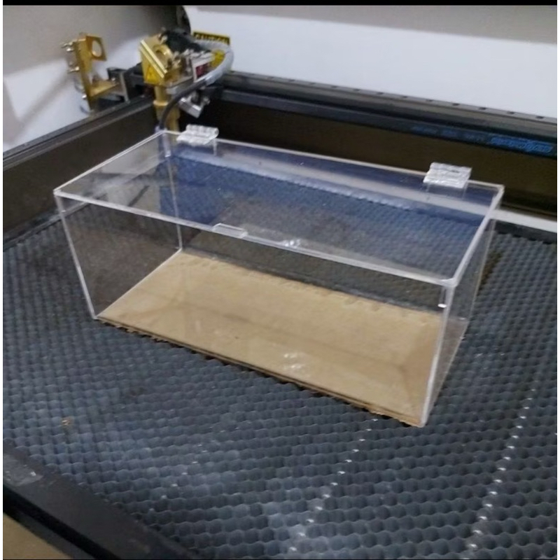 Custom Kotak Akrilik Tutup Engsel