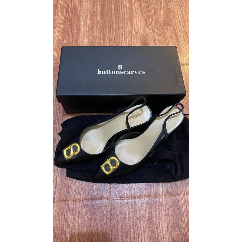 Sepatu Buttonscarves Kylie Shoes New