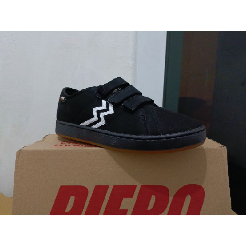 GEOFF MAX HF Court Black ID