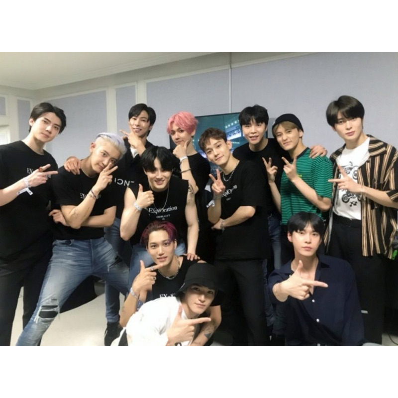 Official merch exo & nct