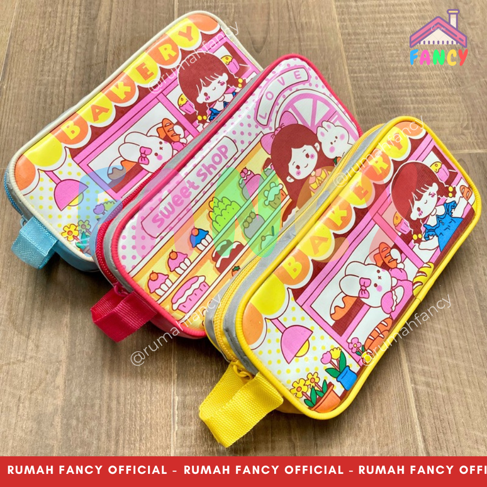 

Tempat Pensil Kotak Pensil FANCY Motif KARTUN CEWEK KEPANG Momo Girl HD 210 Resleting Kantong Depan