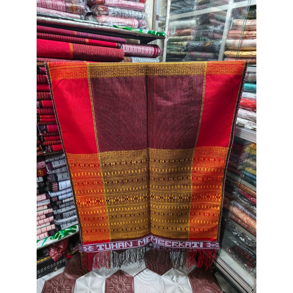 Ulos Toba Ragi Hotang Toba Tenun Mesin Motif Tumtuman Merah Maroon Kuning Emas