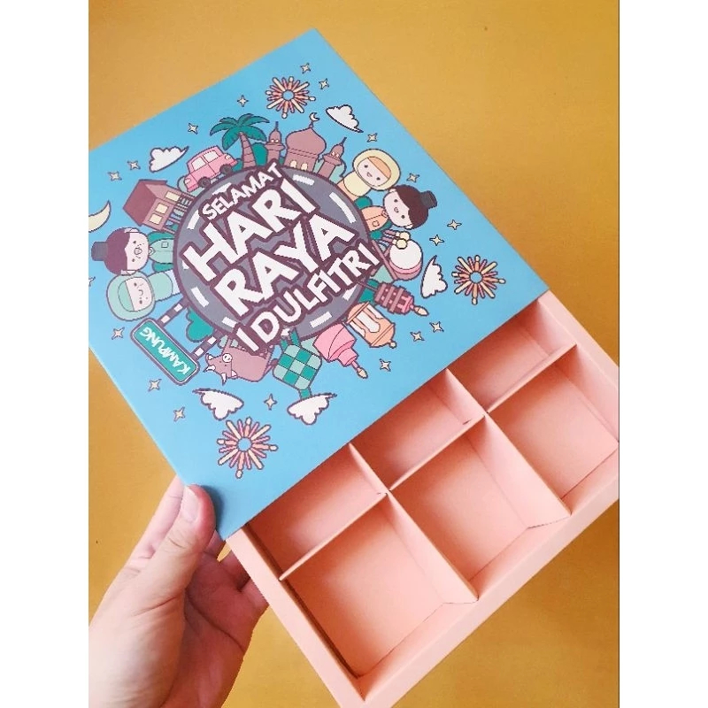 

5 Pcs Dus Packaging Kue Kering Hampers Idul Fitri Sekat 9 Pink Ukuran 22 x 22 x 4.5 cm