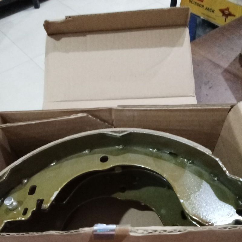 KAMPAS REM GRANDMAX BELAKANG ORI 04495-BZ100-008