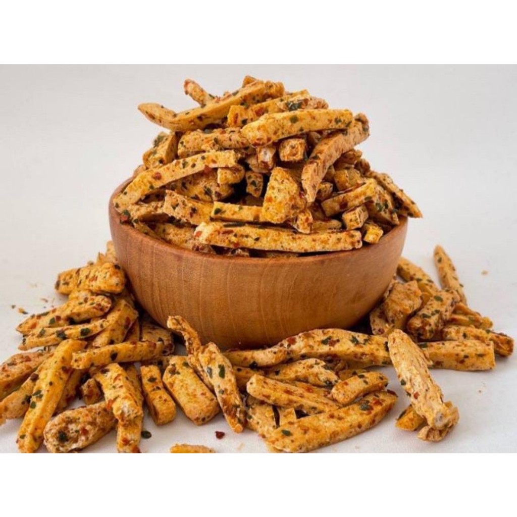 

BASRENG baso goreng pedas tidak keras di gigit dengan taburan daun jeruk