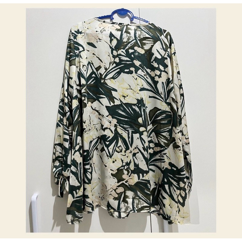 Blouse Satin Hijau Putih