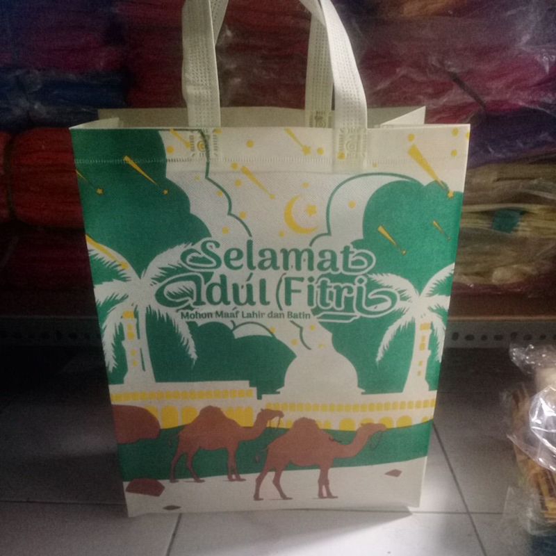 

TAS GODIEBAG TAS PARSEL LEBARAN 37 30 15 ANEKA WARNA