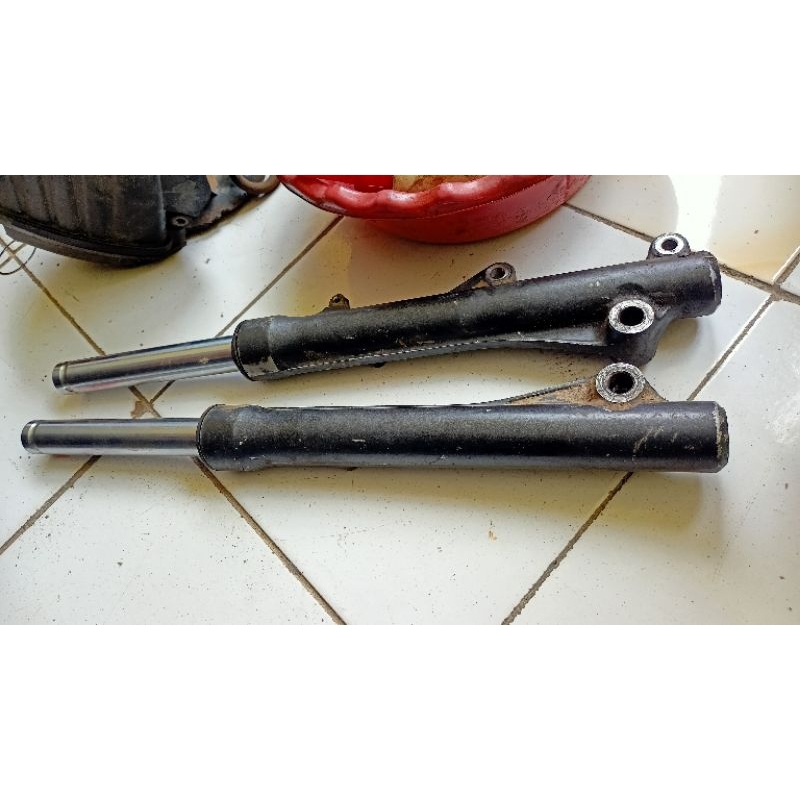 Shockbreaker depan Vario 125 ori copotan