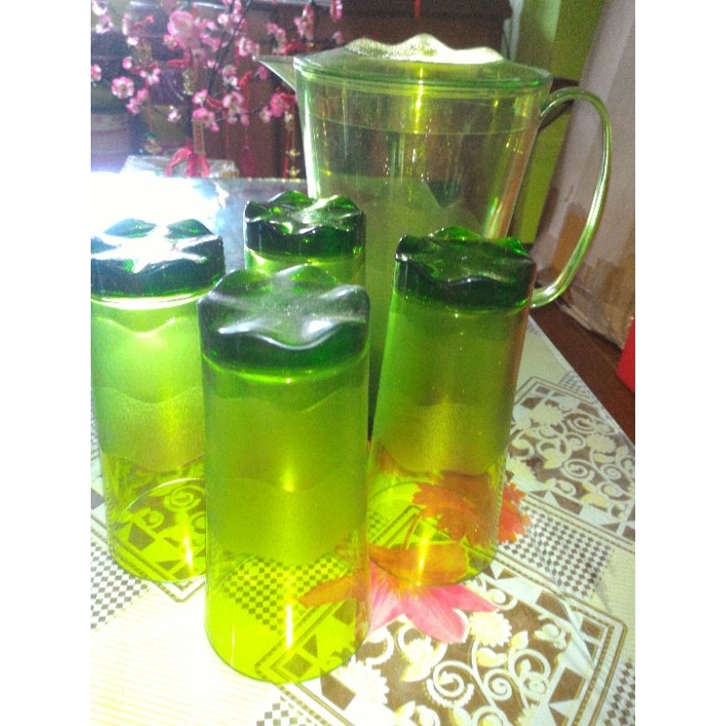 Pitcher Hijau Kristal Tupperware